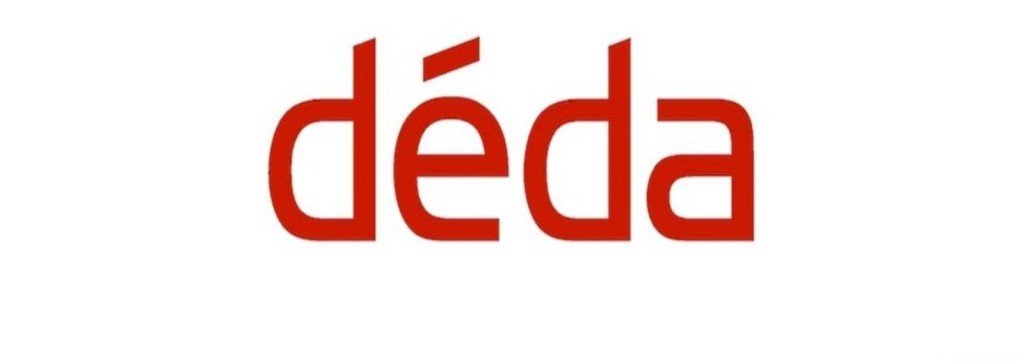 Deda logo red font white background